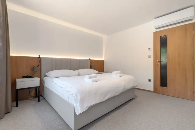 Pohled do pokoje